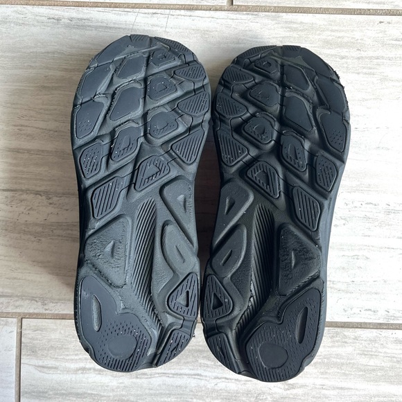Hoka Clifton 9 - size 8.5 - Picture 6 of 6